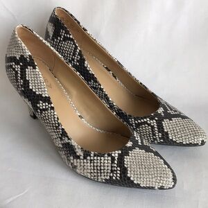 Naturalizer pointy toe snakeskin print heels with leather uppers, size 7.5